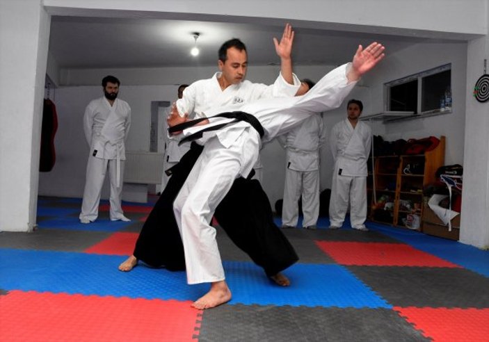 Şiddete karşı aikido öğrenen doktorlar