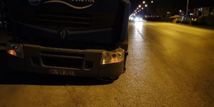 Bursa'da yola dökülen demir parçaları lastikleri patlattı