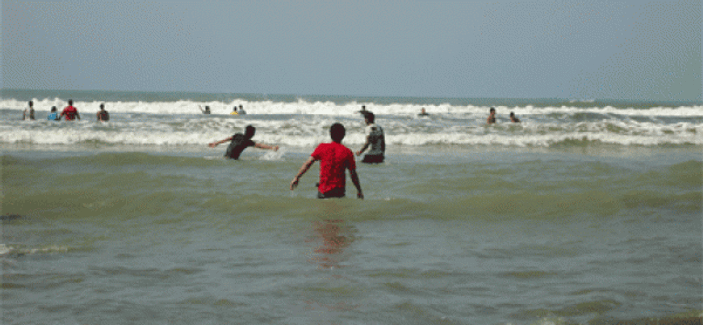 Yabancı turistlerin ilgisini çekmiyor: Cox's Bazar kumsalı