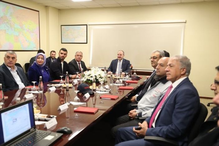 a Mustafa Varank otomobil fabrikasını gezdi