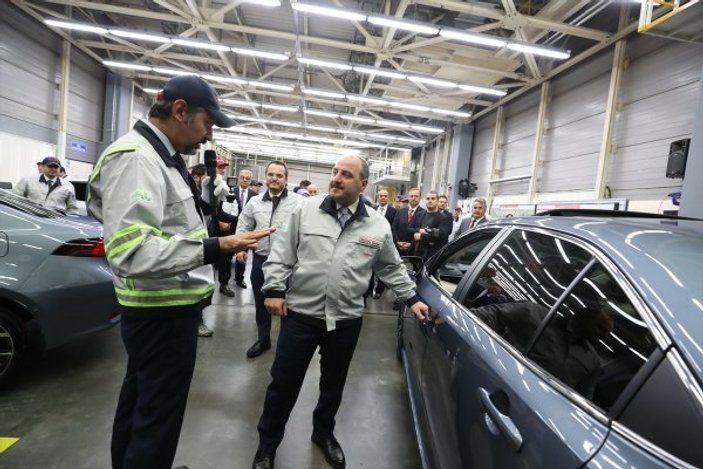 Mustafa Varank otomobil fabrikasını gezdi