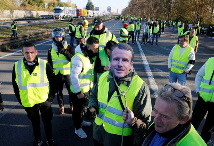 Fransa'da akaryakıt zammına dev protesto