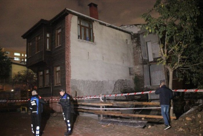 Fatih’te bir bina çökme riski nedeniyle boşaltıldı