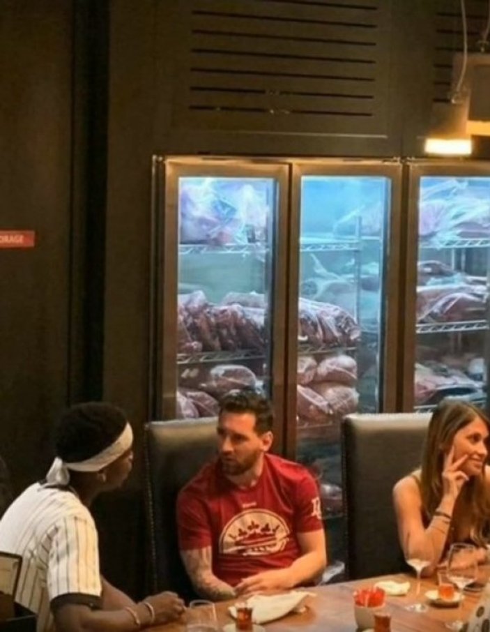 Nusret restoranında Messi ve Pogba'yı ağırladı