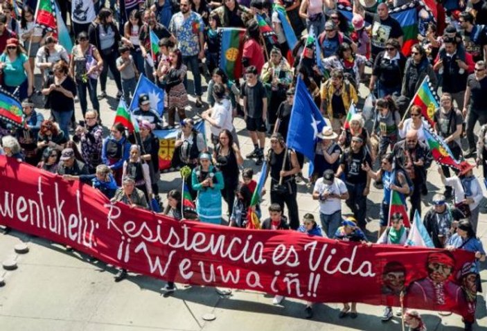 Şili'de öldürülen yerli yüzünden sokaklar karıştı