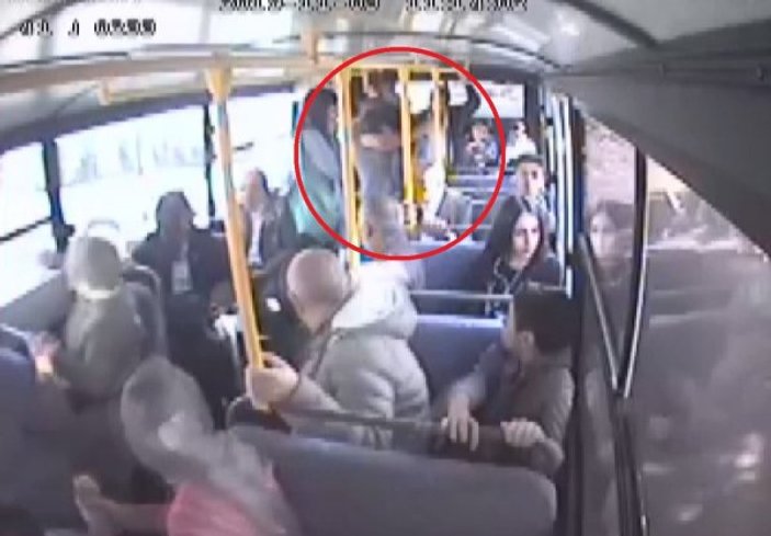 Otobüs sürücüsü engelli çocuk için güzergahı değiştirdi