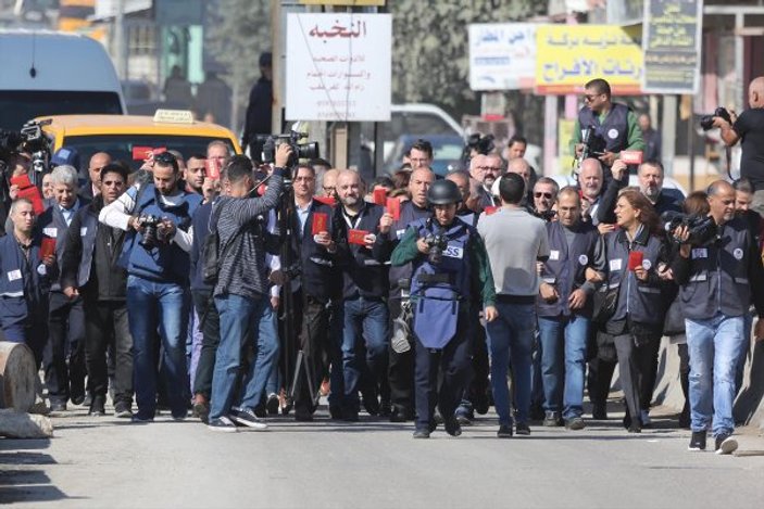 İsrail askerleri, gazetecilerin eylemlerine müdahale etti