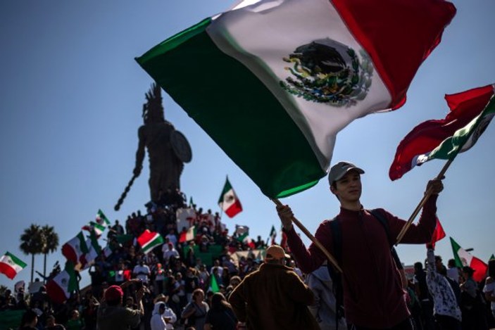 Meksikalılar göçmenleri protesto etti