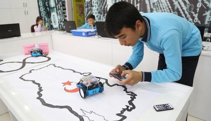 Köy okulunda robotik kodlama dersi