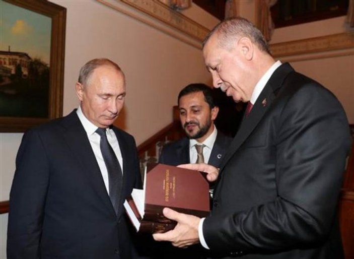 Erdoğan, Putin'e kitap hediye etti