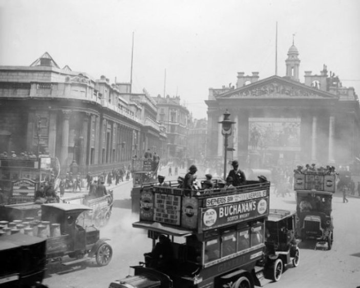 Kısa film tadında 100 fotoğrafta 100 yıllık Londra