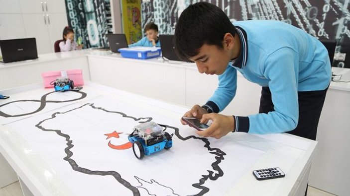 Köy okulunda robotik kodlama eğitimi