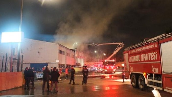 Tuzla'da boya fabrikasında yangın çıktı
