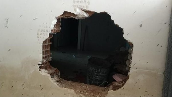 Duvarı delip bilgisayarları çaldılar