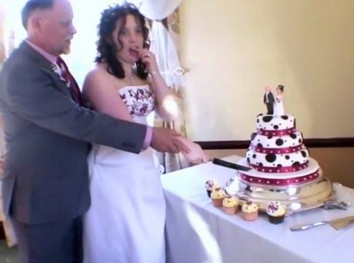 28 yaşındaki kadın 41 yaş büyük üvey babasıyla evlendi