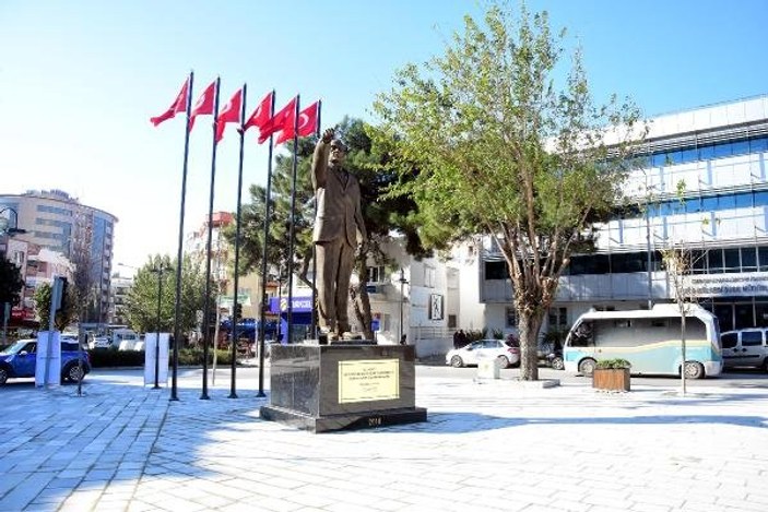 Atatürk'e benzemeyen heykel yenilendi