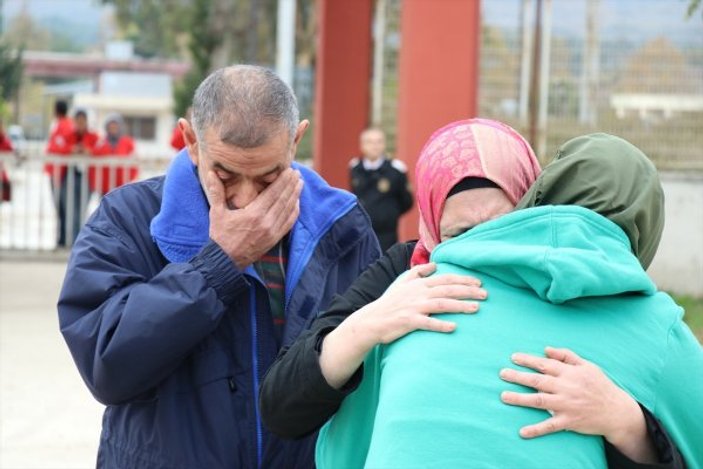 Suriyeli ailenin sınırda mutluluktan ağlatan kavuşması