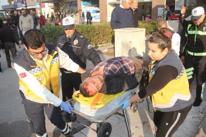 Adana'da dolmuş şoförü ile babası polise saldırdı