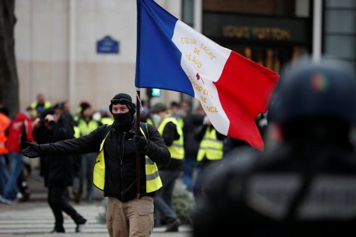 Fransa'da olayların sebebi: 9 liralık dizel