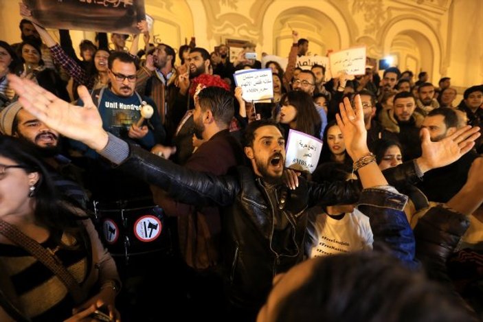 Suudi Arabistan Veliaht Prensi Tunus’ta protesto edildi
