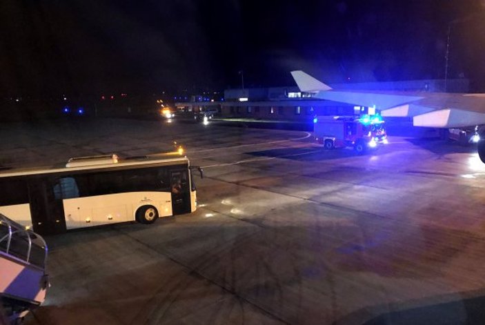 Merkel'in uçağı Arjantin yolunda arızalandı