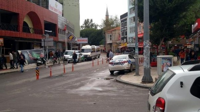 Resmi aracı kaldırıma park eden trafik polisine ceza