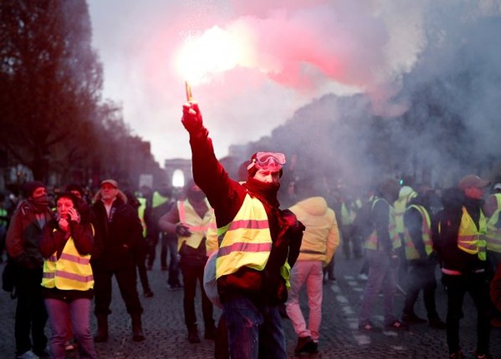 Fransa'da protestolar sürüyor