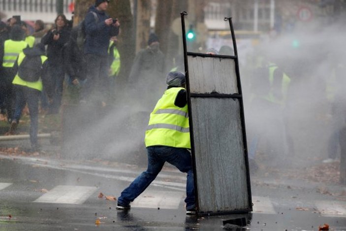 'Sarı Yelekliler'in protestosu Brüksel'e sıçradı