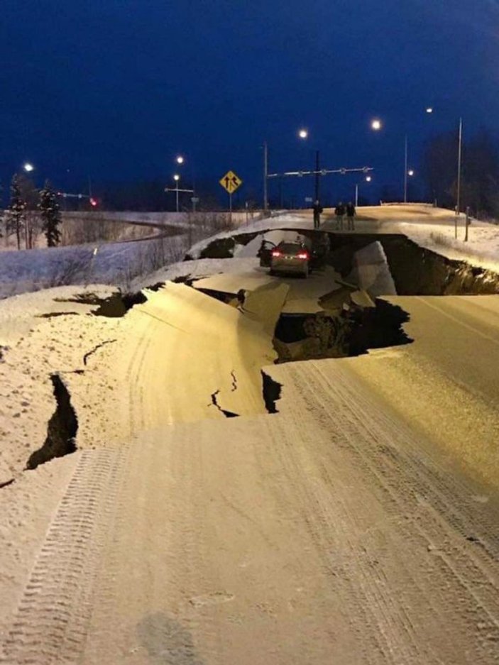 Alaska 7 büyüklüğünde depremle sarsıldı