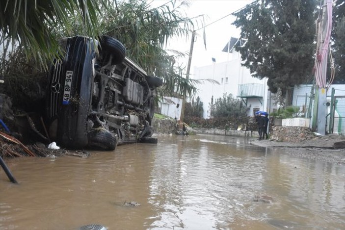 Sel sonrası Bodrum sokakları
