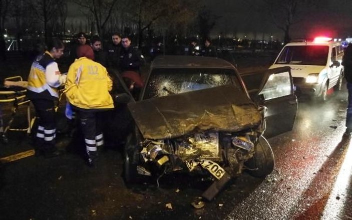 Ankara'da hırsızlar polisten kaçarken kaza yaptı