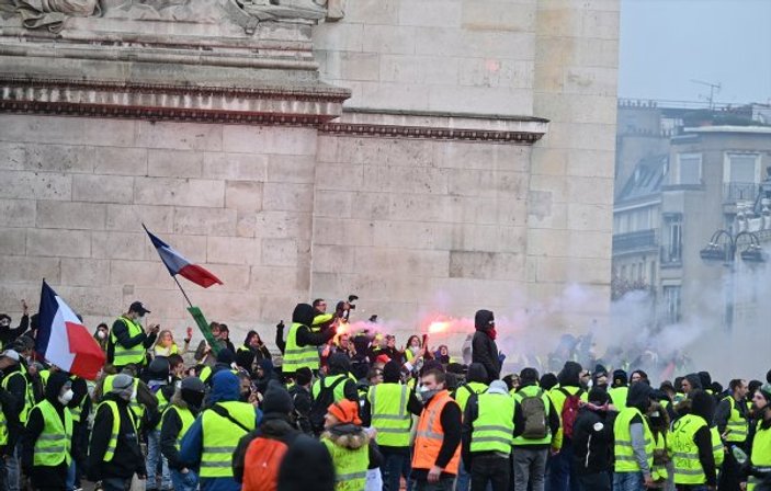 Fransa'da protestoların şiddeti arttı