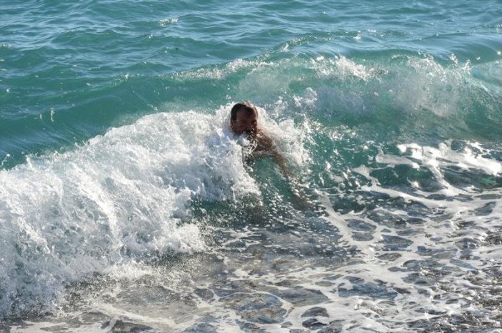 Antalya'da aralık ayında deniz keyfi