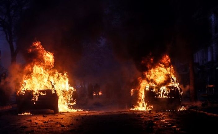 Fransa'da protestoların şiddeti arttı