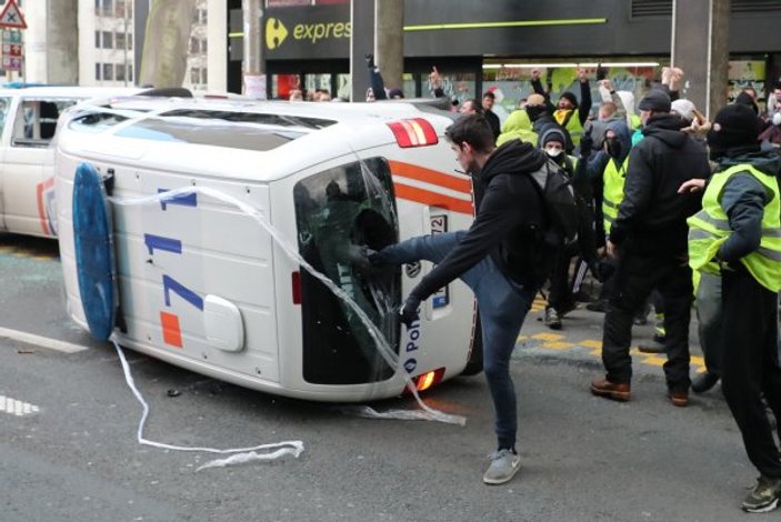 Brüksel'de polis şiddeti başladı