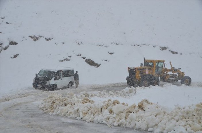 Hakkari’de kar nedeniyle 6 köye ulaşım yapılamıyor