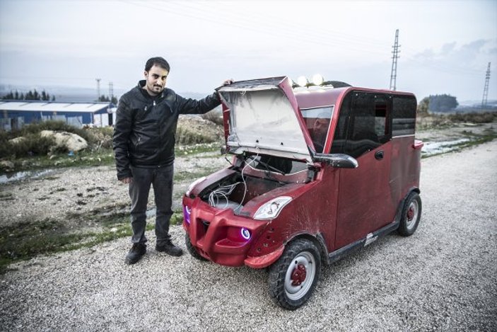 Suriyeli mühendis hurdadan güneş enerjili otomobil yaptı