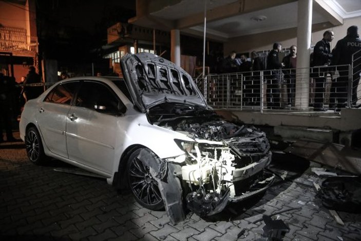 Adana'da park halindeki araçta patlama