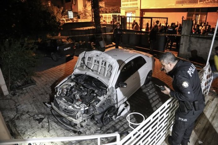 Adana'da park halindeki araçta patlama