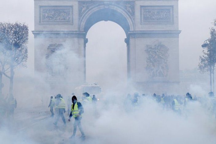 Fransa'da yaşanan olaylara basın sessiz