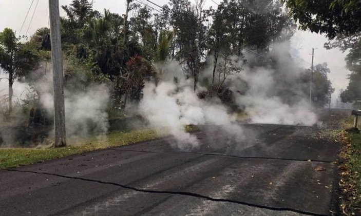 Hawaii'de yeni volkanik krater oluştu