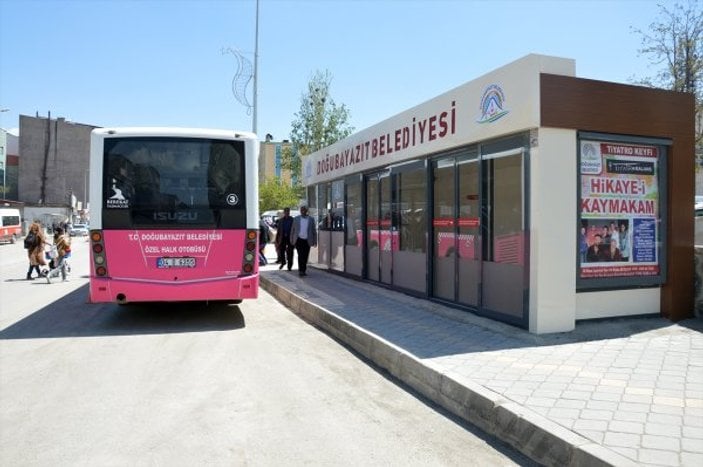 Doğubayazıt'ta internet erişimli ve klimalı otobüs durakları