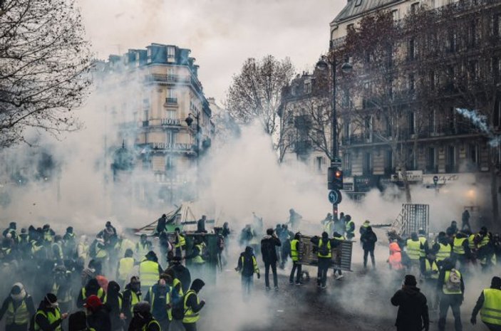 Fransa'da yaşlı bir kadın polis gazı nedeniyle öldü