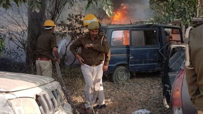 Hindistan'da inek kesimi protestosu: 1 polis amiri öldü
