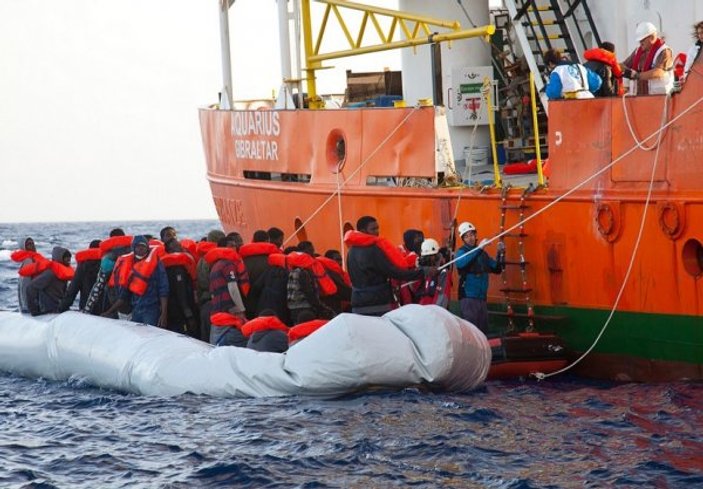 Akdeniz'de göçmenleri kurtaran gemiye Avrupa'dan engel