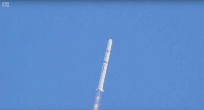 Suudi Arabistan uzaya uydu fırlattı
