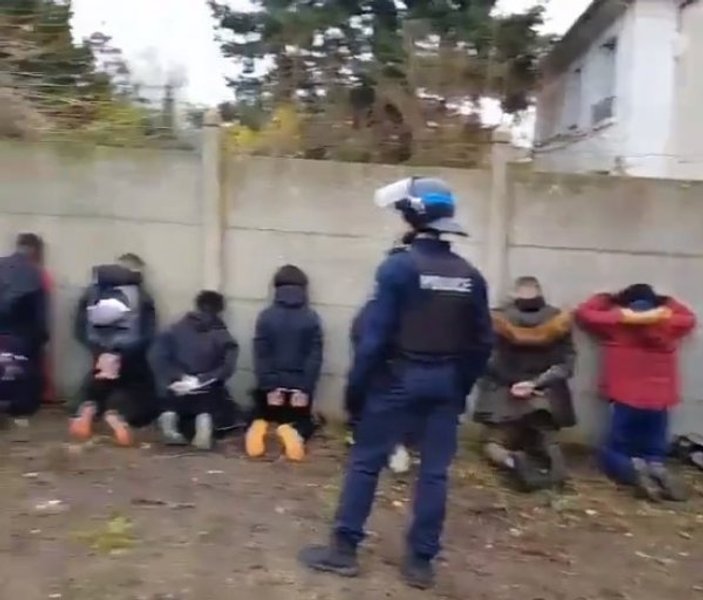 Fransa'da lise öğrencileri gözaltına alındı