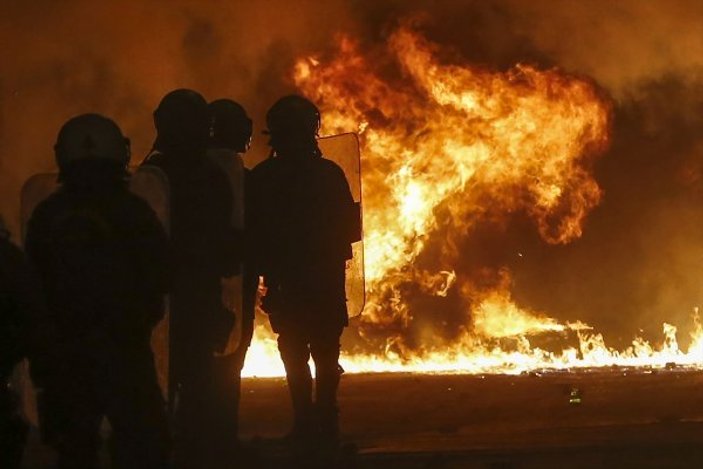 Yunanistan karıştı: Eylemciler polisle çatıştı