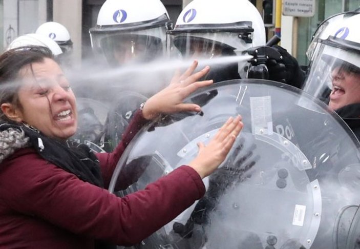 Brüksel'de polis şiddeti