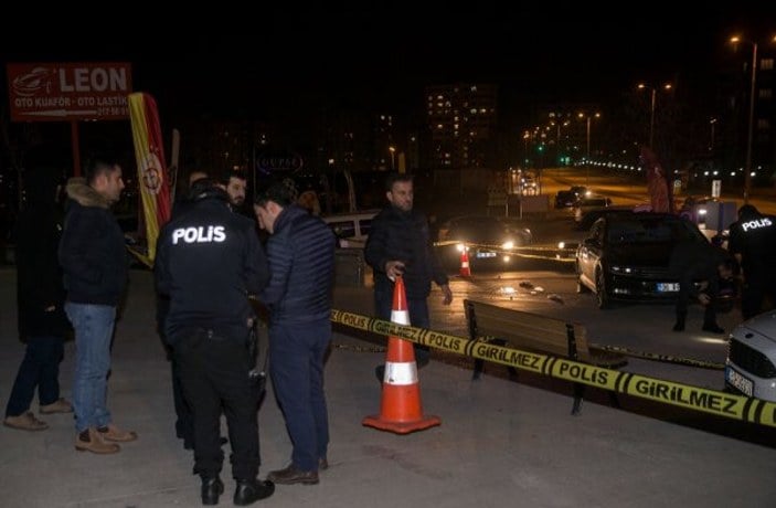 Ankara’da yolda yürüyen gruba silahlı saldırı